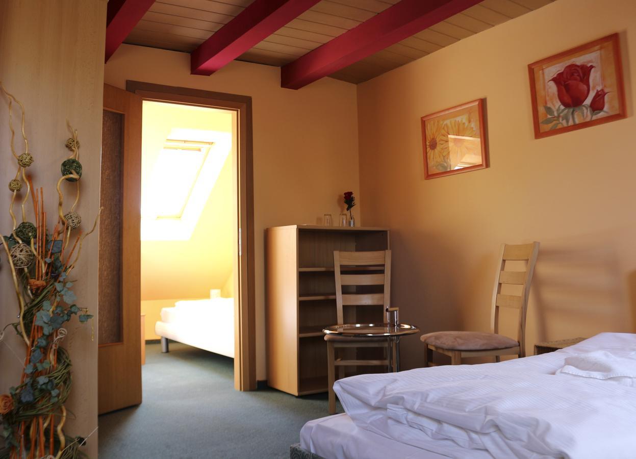 Gasthaus & Pension "Zur Rose" Weimar (Thuringia) Ngoại thất bức ảnh
